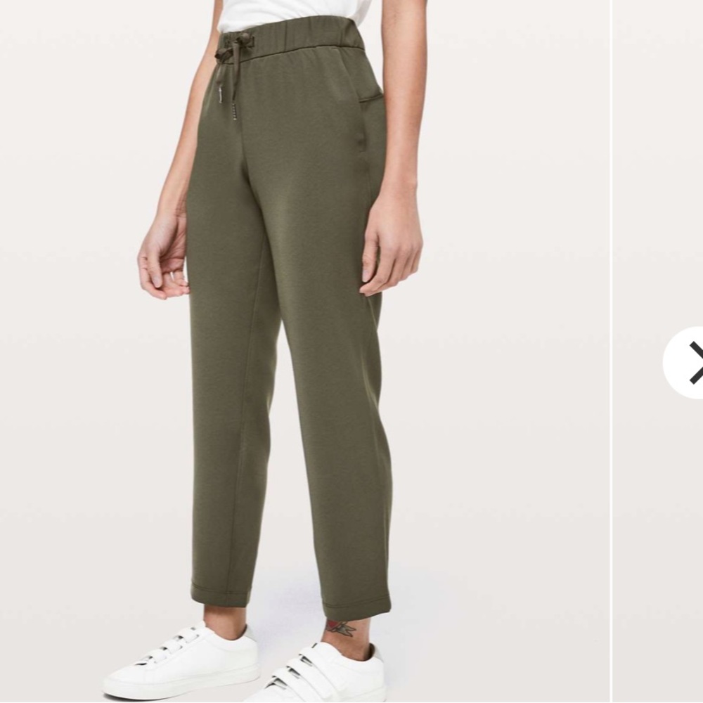 4 Lululemon On The Fly Pants Woven 28"
Dark Olive women’s work travel elastic